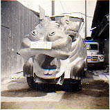 カバヤ食品（株）の宣伝カー